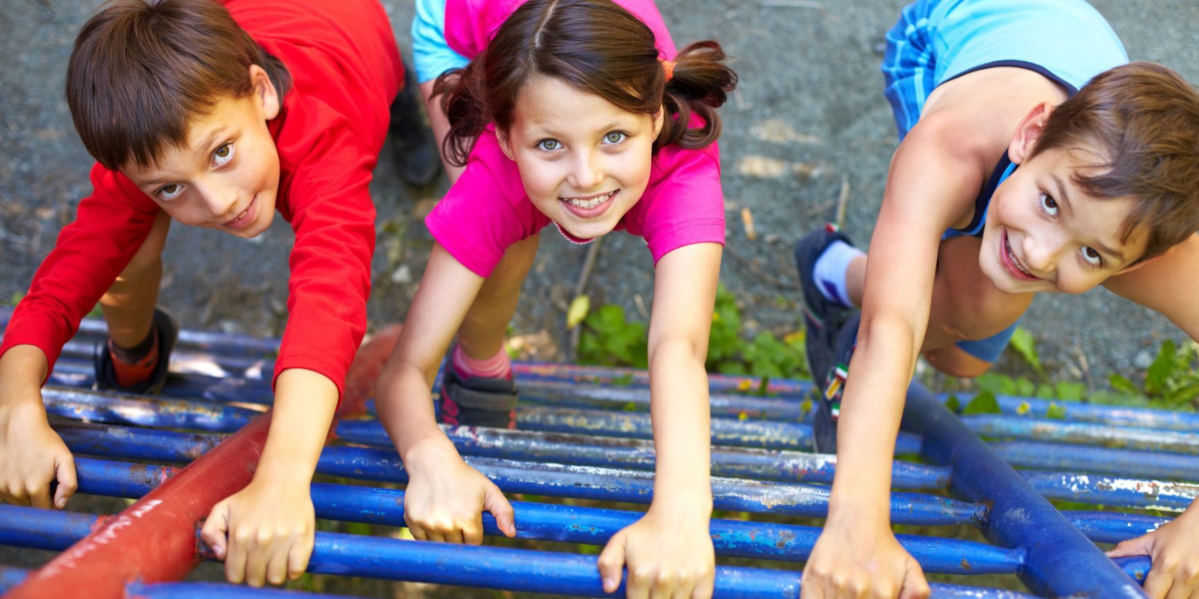 children climbing ladder 81178252